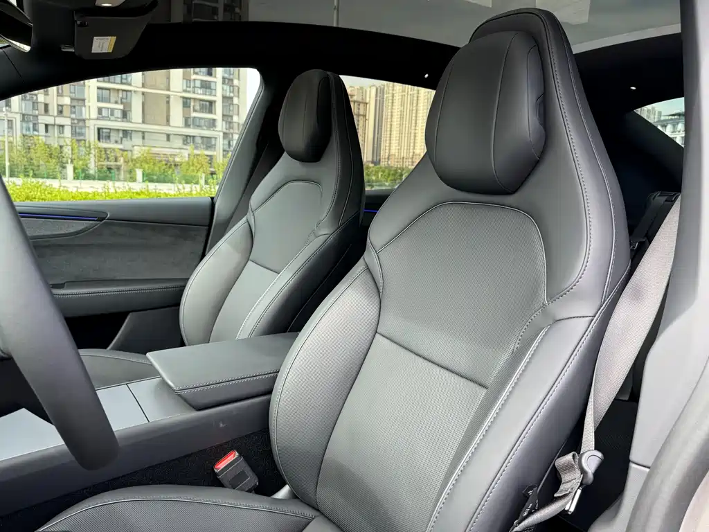 Tesla Model Y L — миниатюра 6