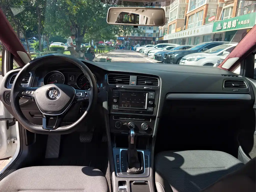 Volkswagen Golf — миниатюра 12