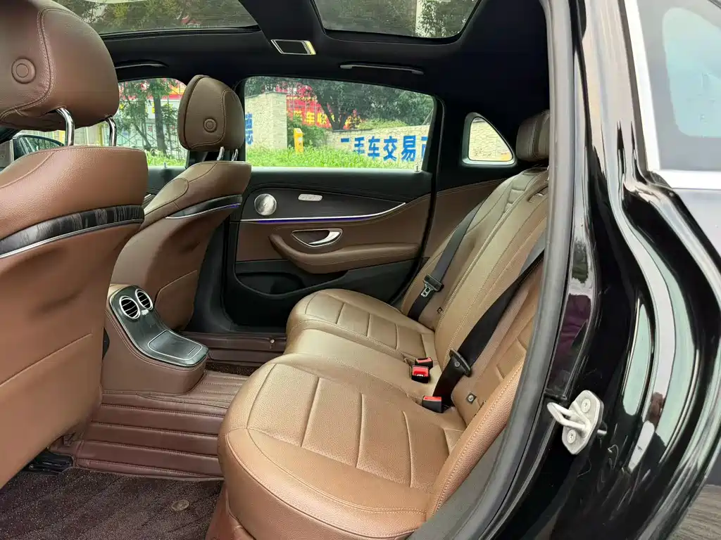 Mercedes-Benz E-Class — миниатюра 8