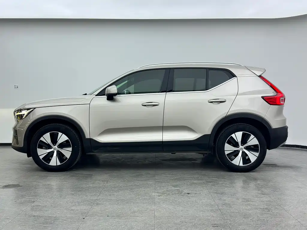 Volvo XC40 2023 B3 Luxury