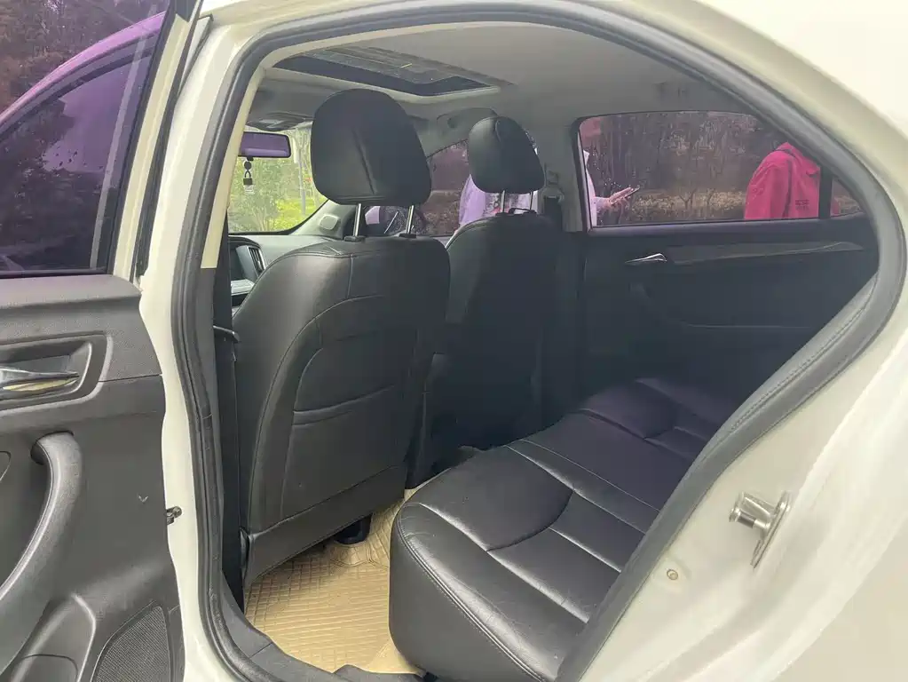 Roewe 360 — миниатюра 9