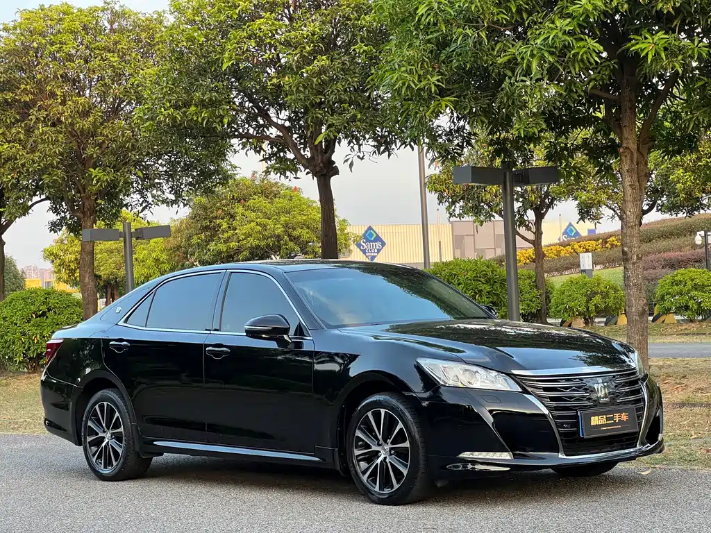 Toyota Crown — миниатюра 3
