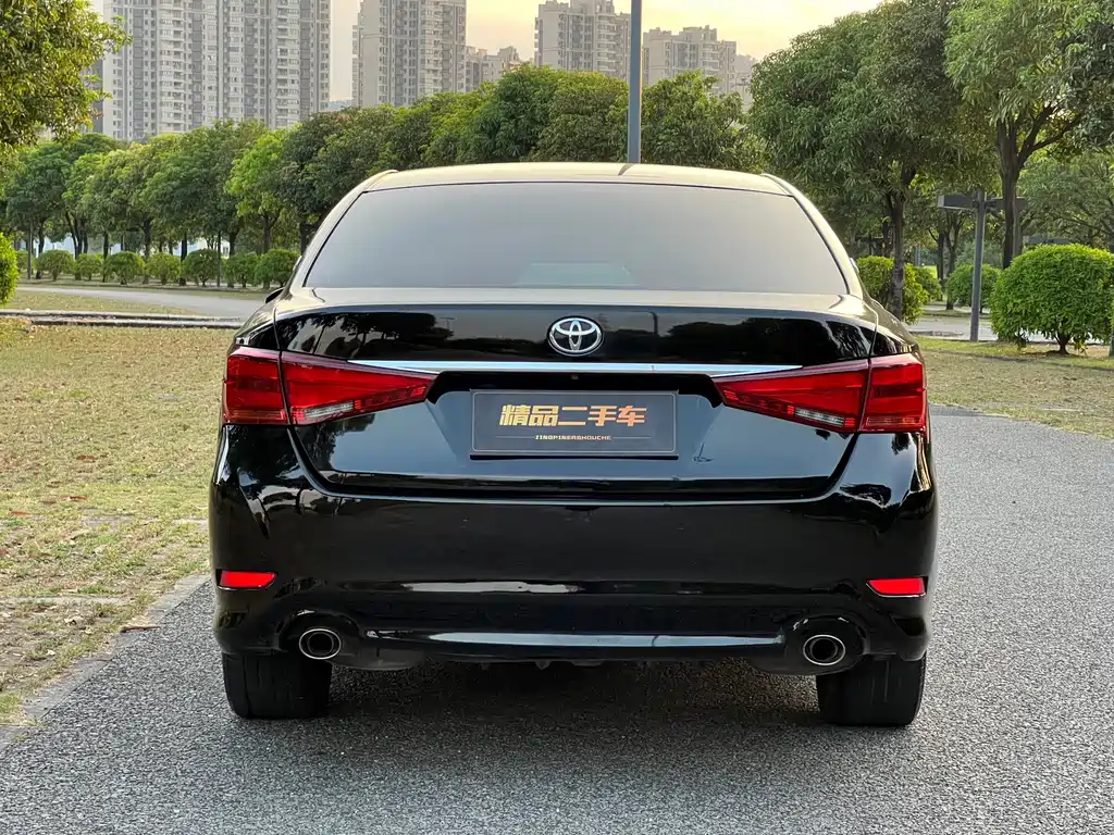 Toyota Crown — миниатюра 6