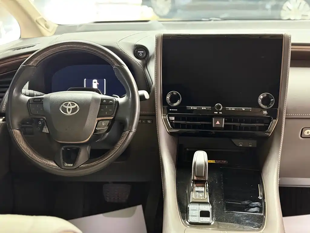 Toyota Alphard — миниатюра 13