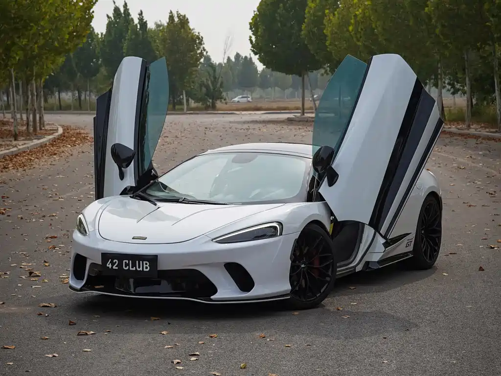 McLaren GT