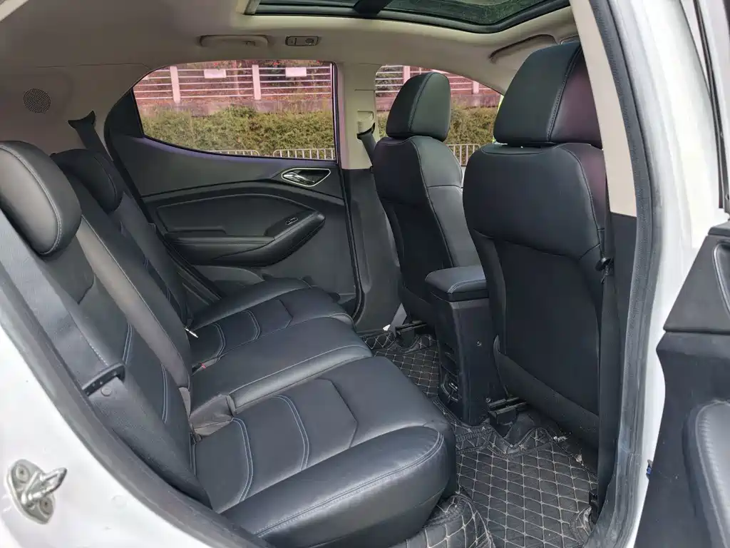 BYD Yuan EV — миниатюра 9