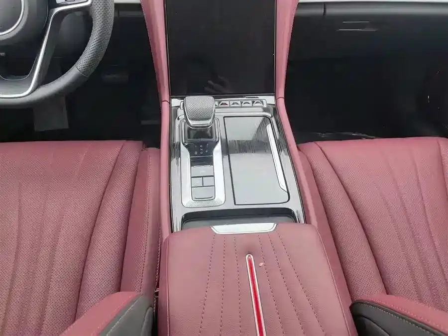 Hongqi Hongqi H5 — миниатюра 13