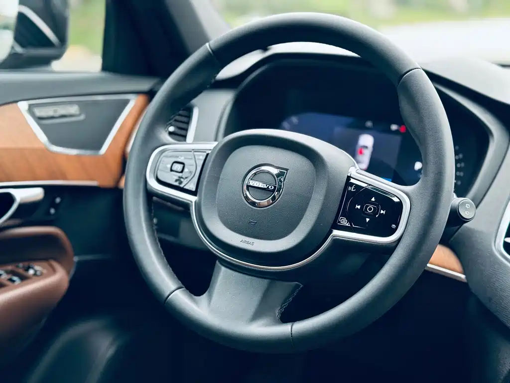 Volvo XC90 — миниатюра 8