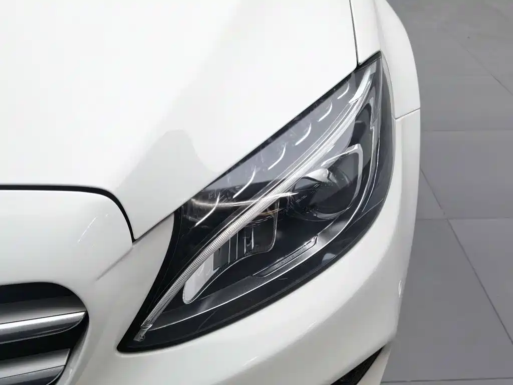 Mercedes-Benz C-Class — миниатюра 7