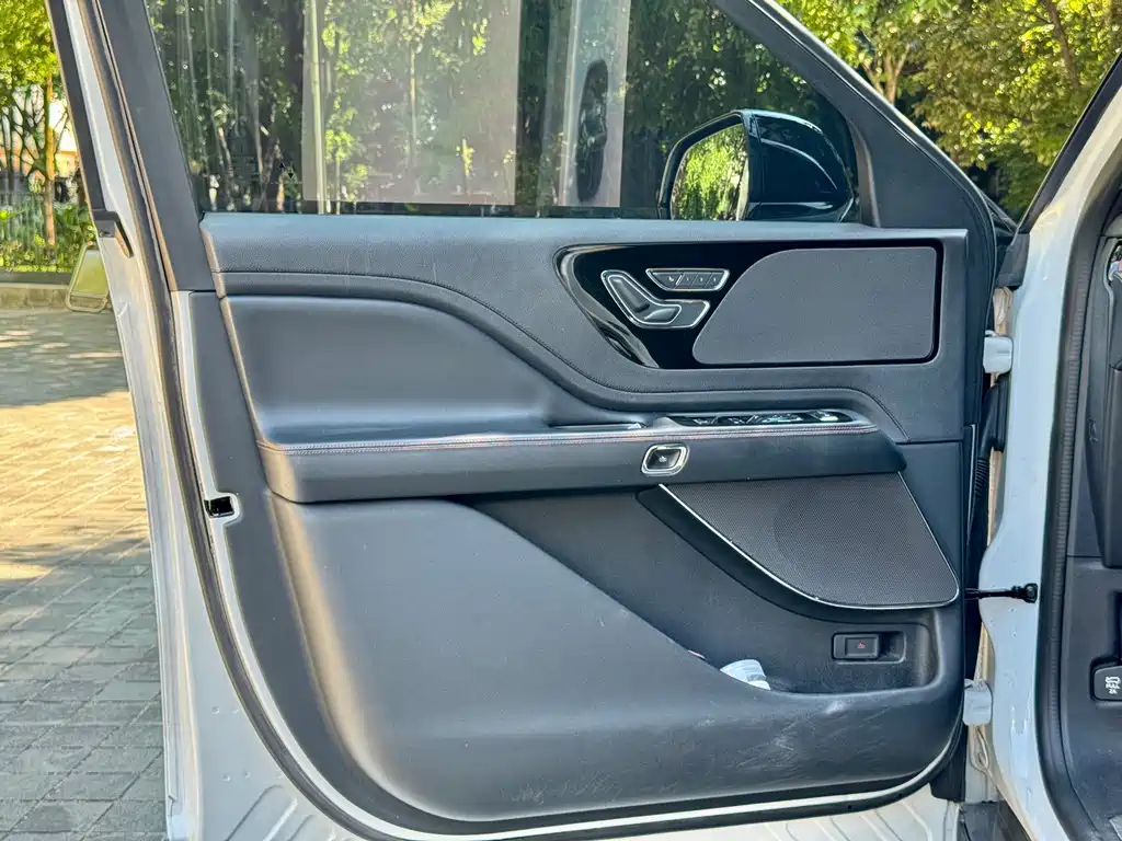 Lincoln Aviator — миниатюра 10