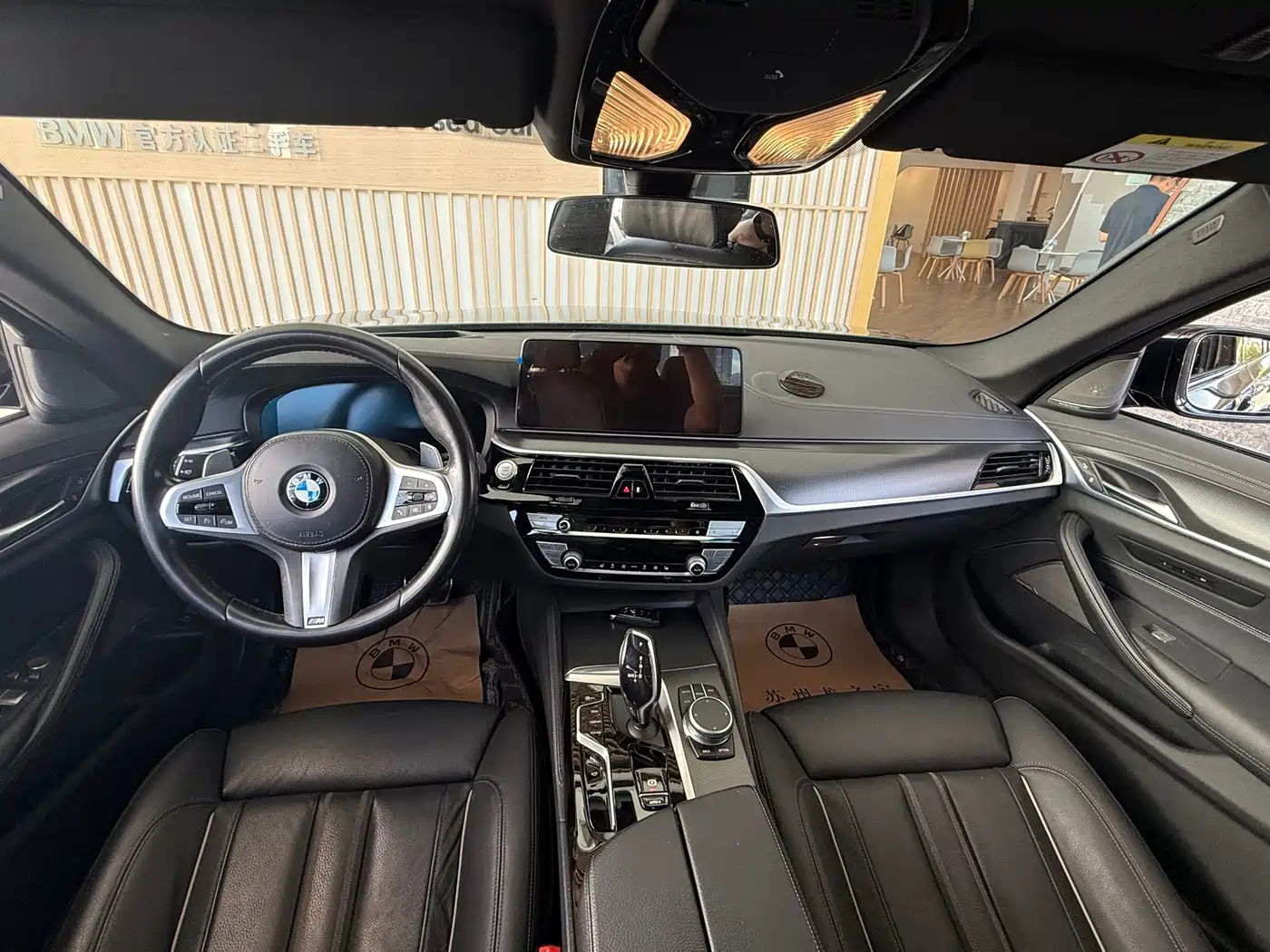 BMW 5 series 2022 Черный из Китая, фото 2