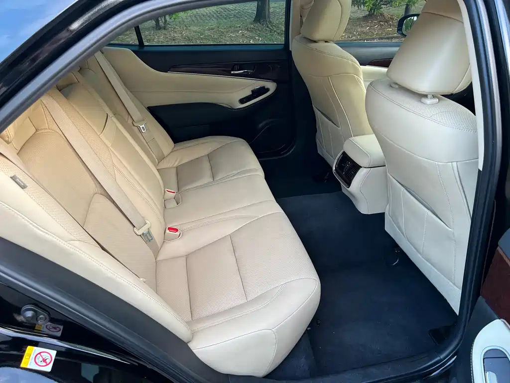 Toyota Crown — миниатюра 16