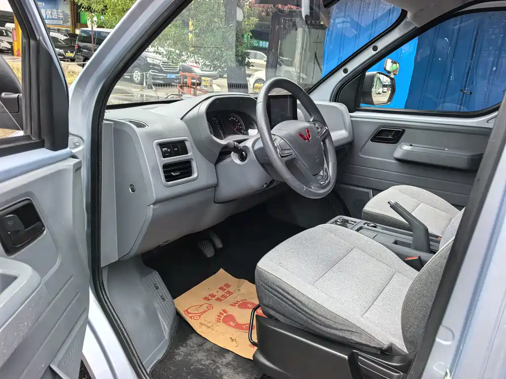 Wuling Yangguang — миниатюра 5