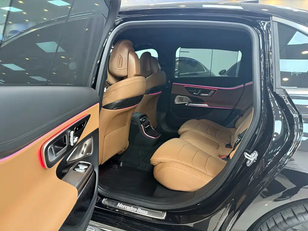 Mercedes-Benz E-Class — миниатюра 13