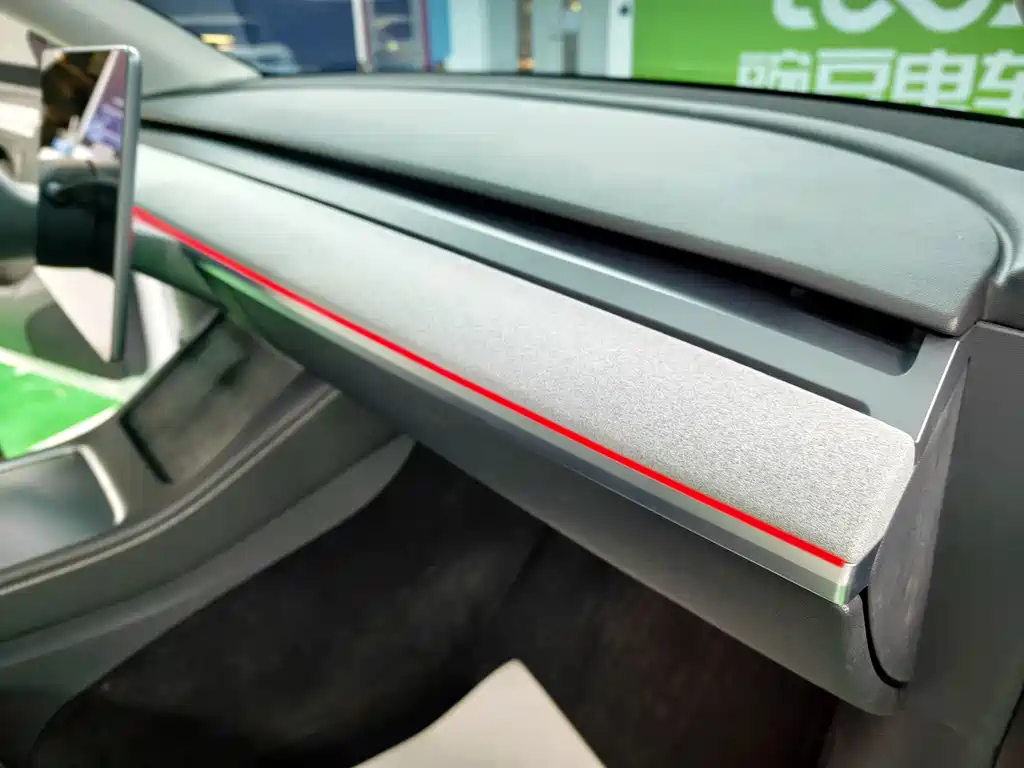 Tesla Model Y — миниатюра 13