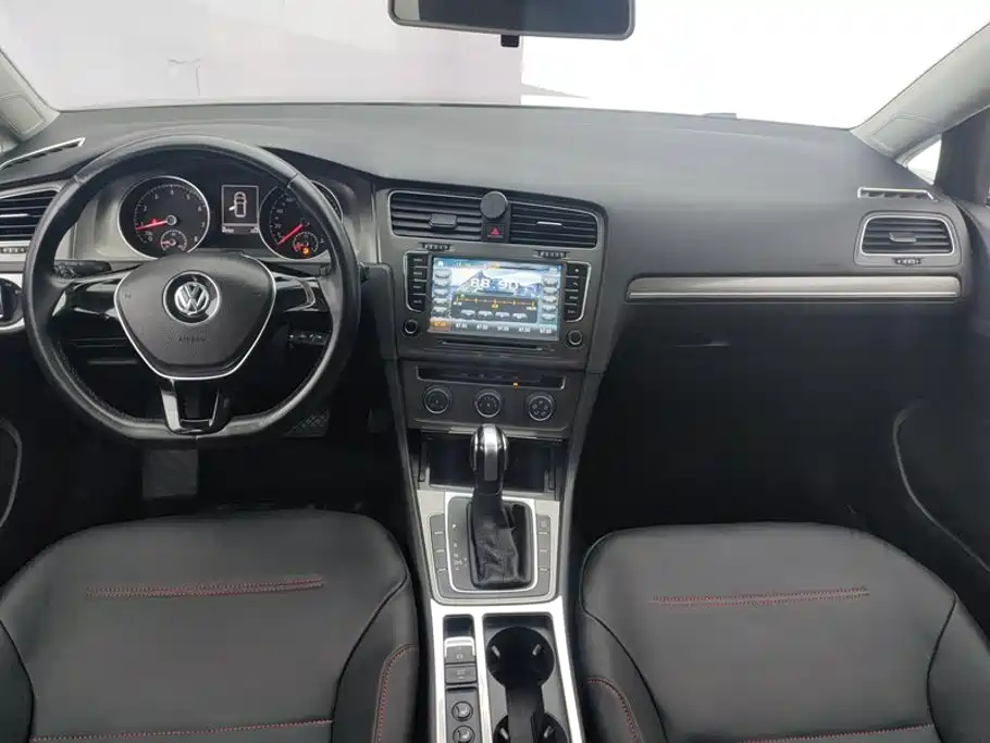 Volkswagen Golf — миниатюра 12