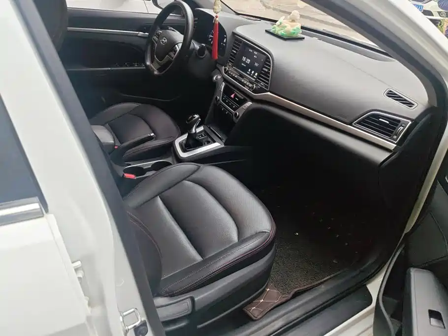 Hyundai Elantra — миниатюра 8