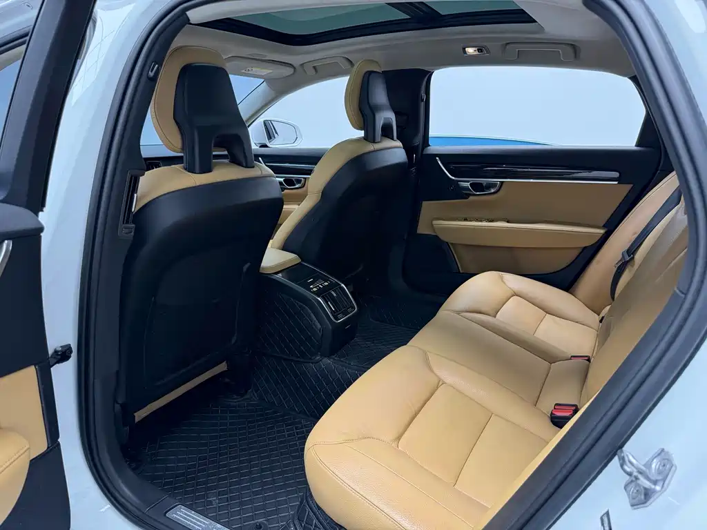 Volvo S90 — миниатюра 5