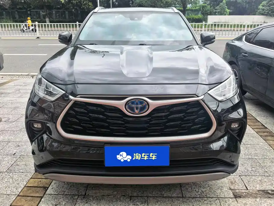 Toyota Highlander 2022 2.5L Luxury 7 мест