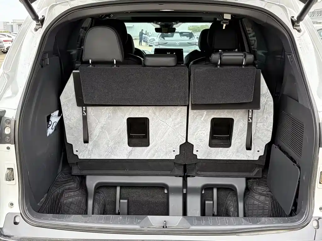 Toyota Sienna — миниатюра 25