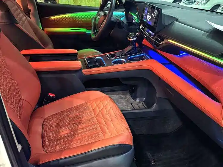 Toyota Granvia — миниатюра 5