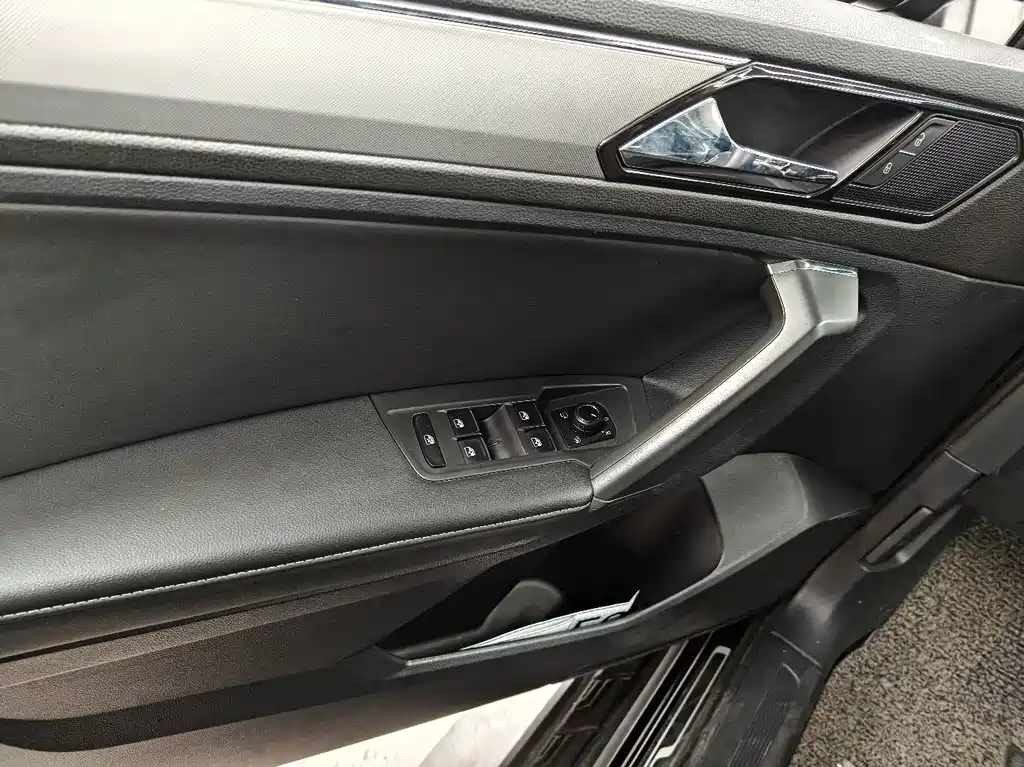 Volkswagen Tiguan L — миниатюра 5