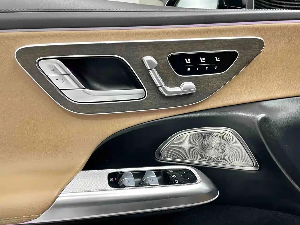 Mercedes-Benz E-Class — миниатюра 10