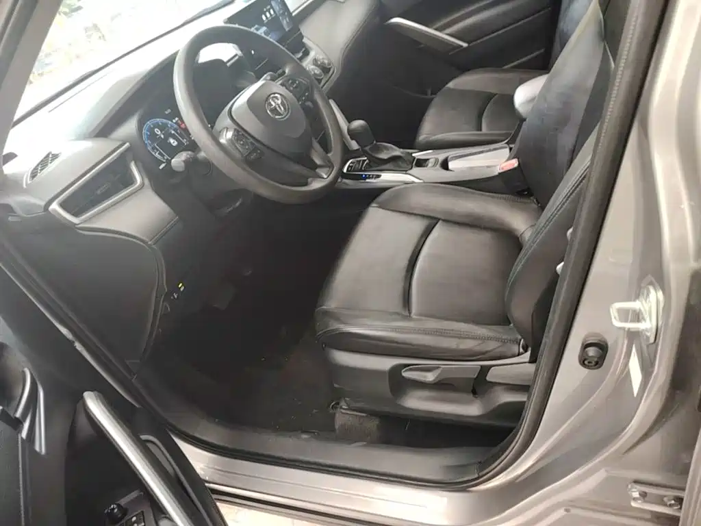 Toyota Corolla Cross — миниатюра 15