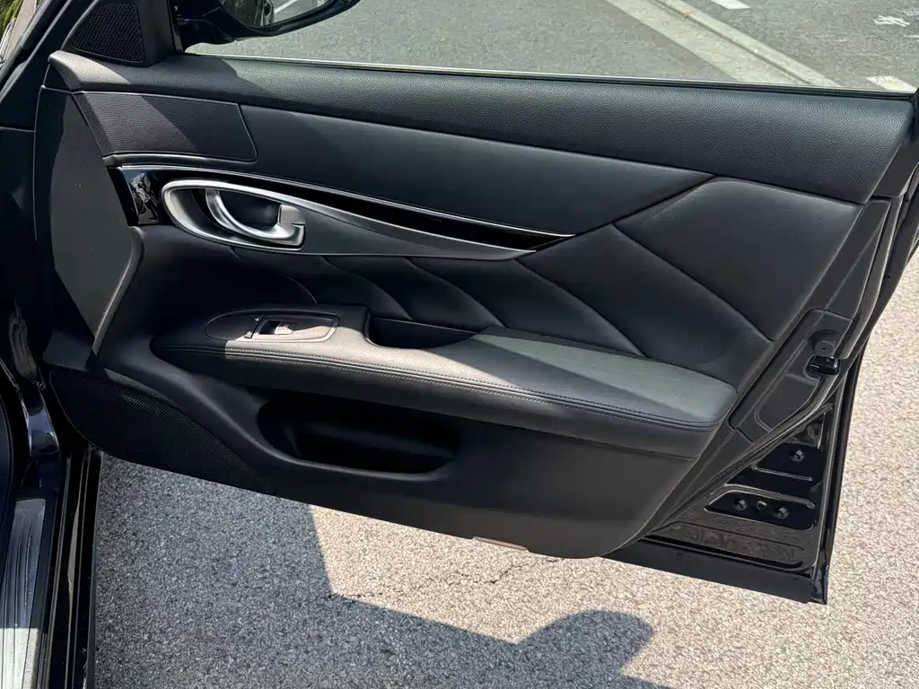 Infiniti Q70 — миниатюра 9