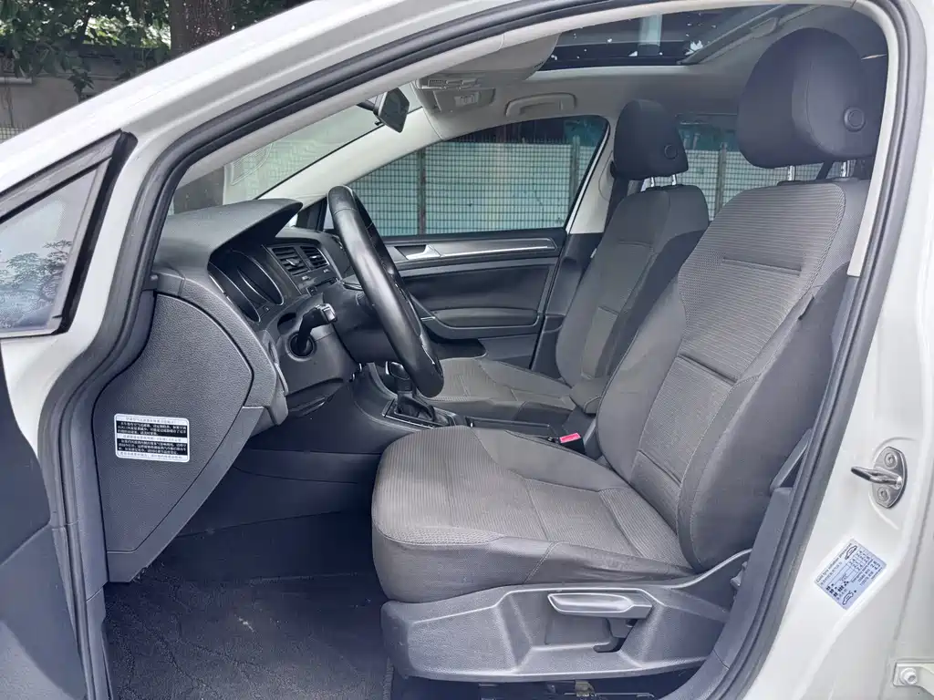 Volkswagen Golf — миниатюра 12