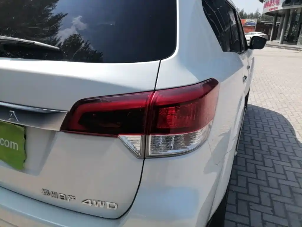 Nissan Terra — миниатюра 8