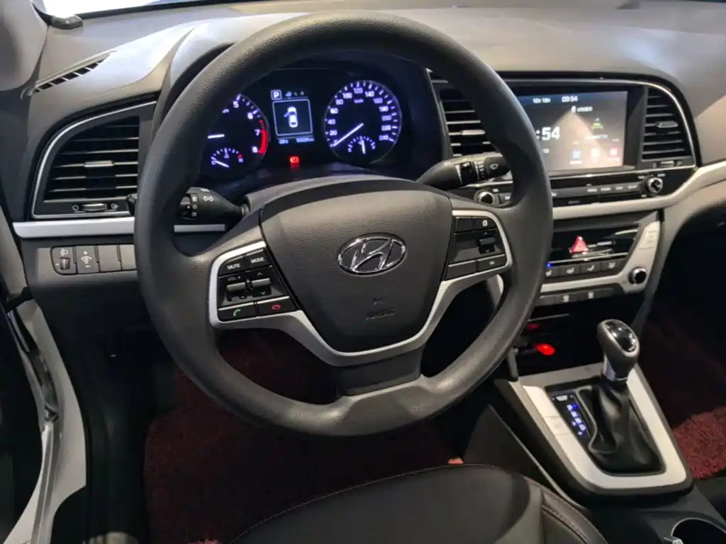 Hyundai Elantra — миниатюра 11