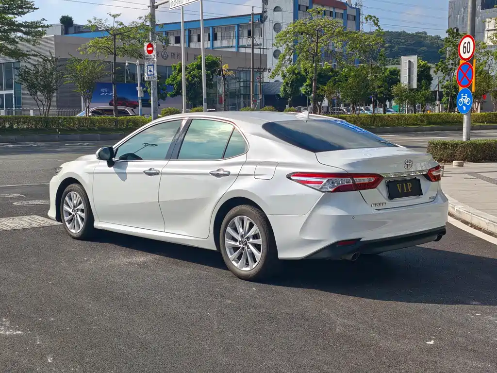 Toyota Camry — миниатюра 15