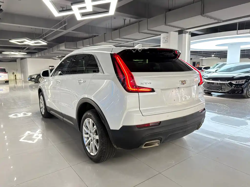 CADILLAC XT4