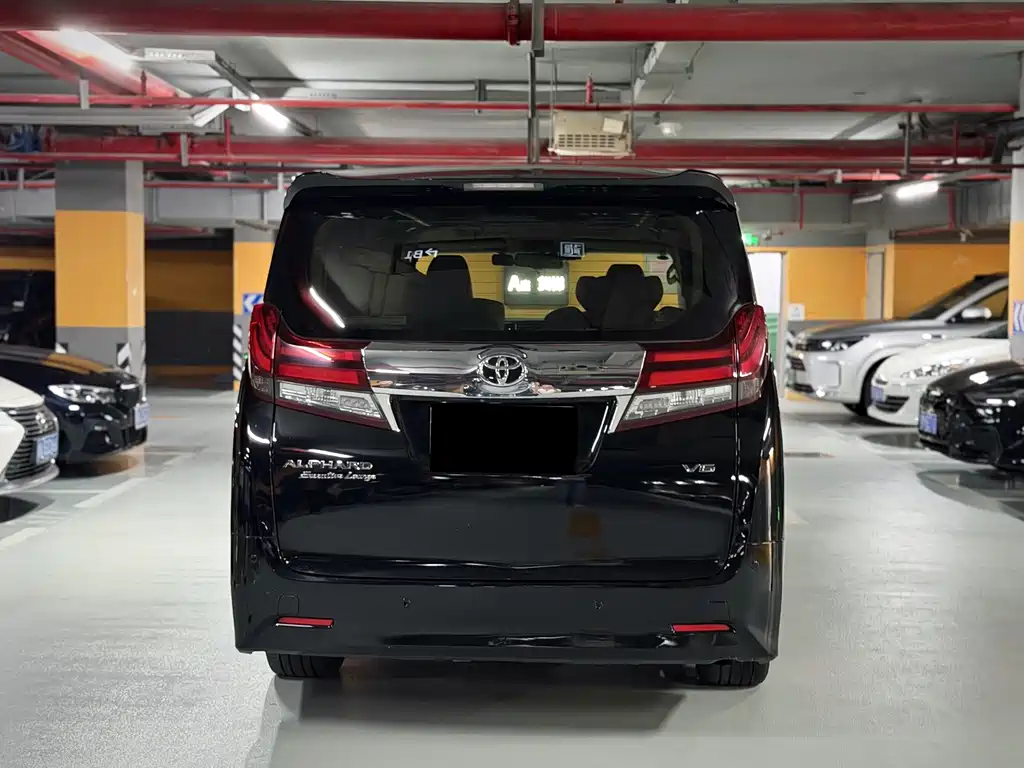 Toyota Alphard — миниатюра 3