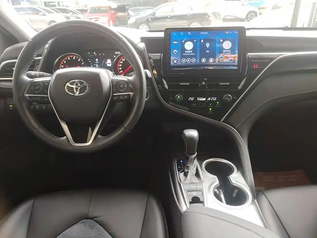 Toyota Camry — миниатюра 10