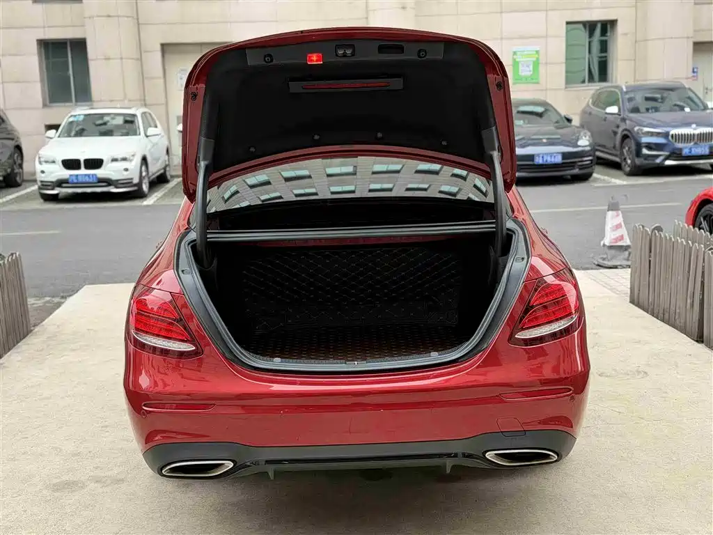 MERCEDES-BENZ E CLASS