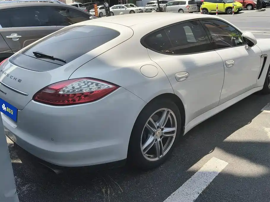 Porsche Panamera 2013 Panamera 4 Platinum Edition 3.6L