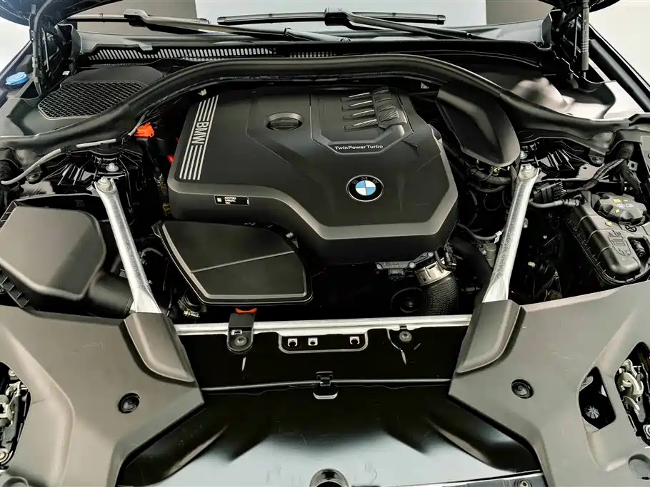 BMW 5 Series — миниатюра 24