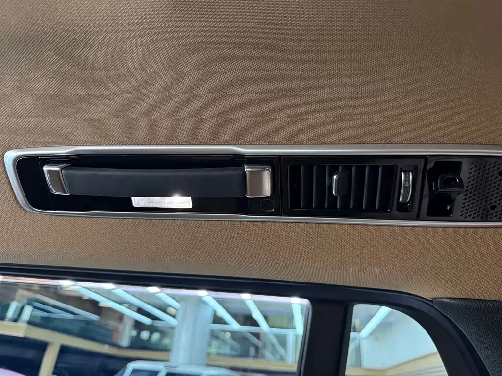 Land Rover Range Rover — миниатюра 17