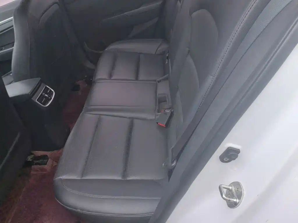 Hyundai Elantra — миниатюра 17