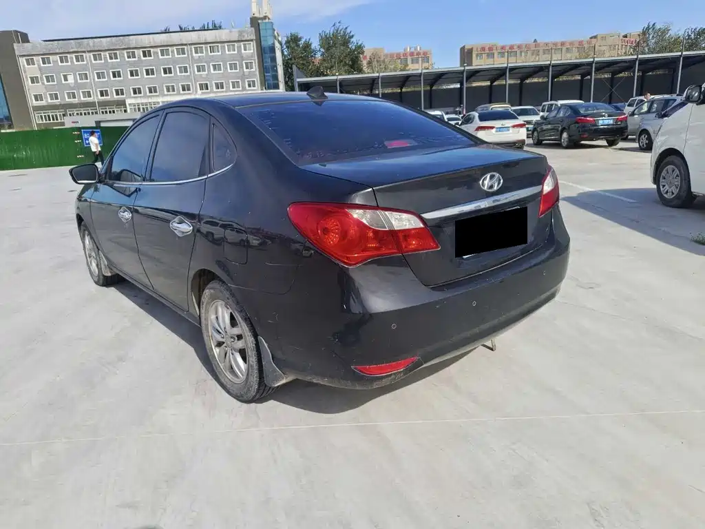 Hyundai Elantra — миниатюра 9