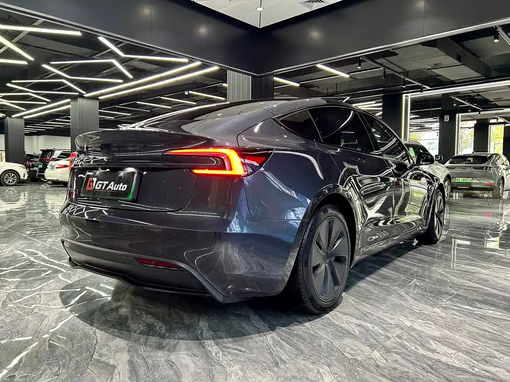 Tesla Model 3 — миниатюра 5