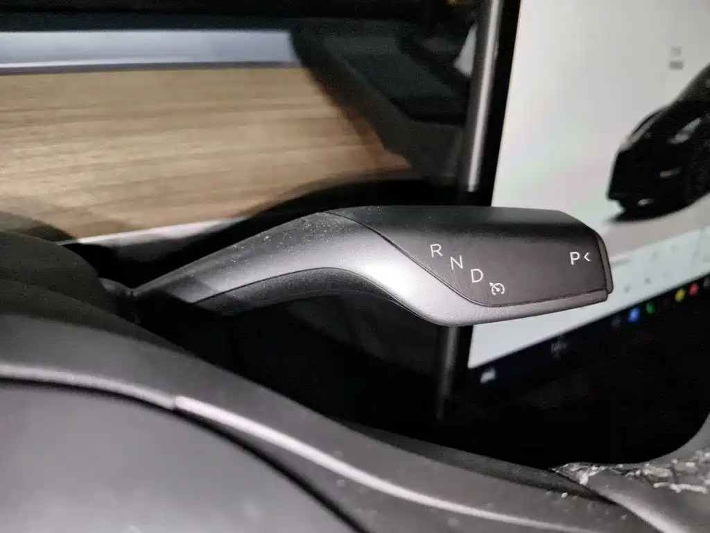 Tesla Model Y — миниатюра 11