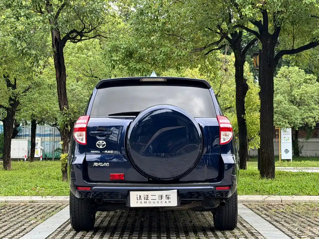 Toyota RAV4 — миниатюра 6