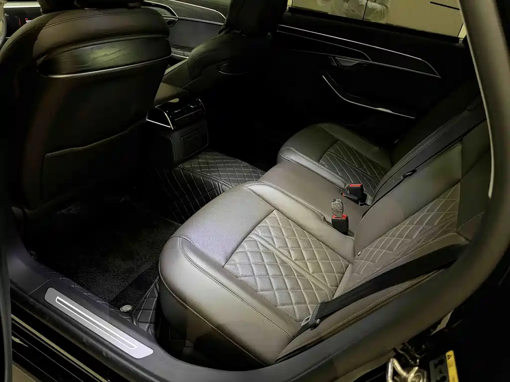 Audi A8 — миниатюра 6
