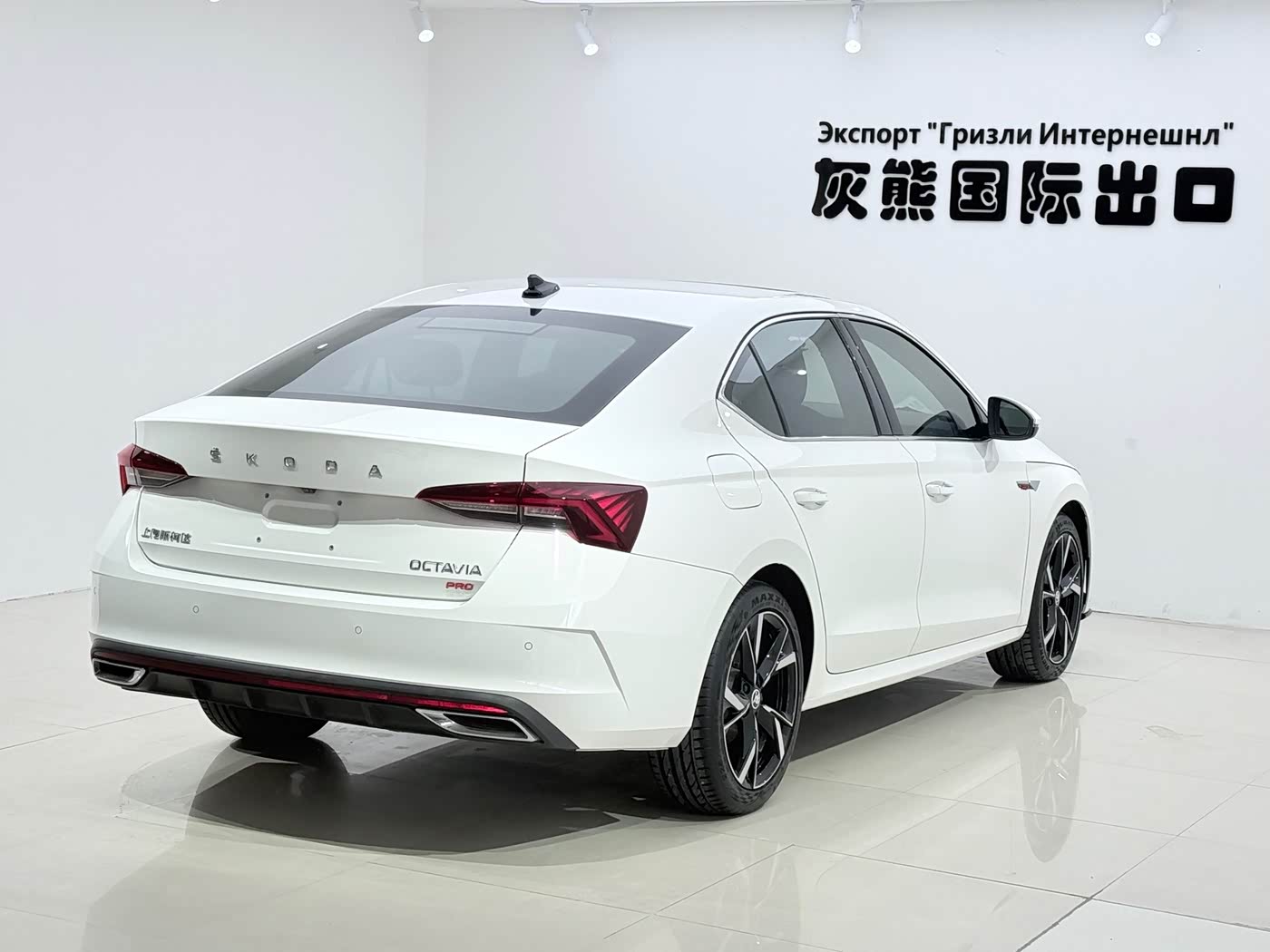 Skoda Octavia 1.4 л 2022 г. Белый, пробег 20000 км