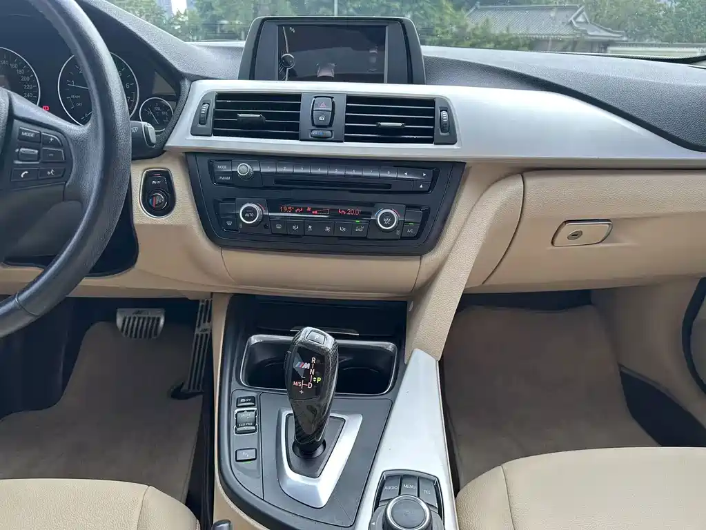 BMW 3 Series — миниатюра 8