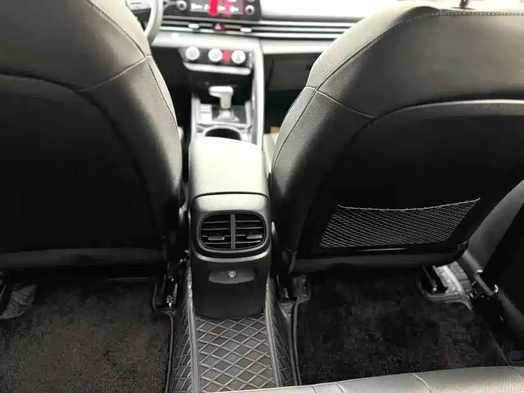 Hyundai Elantra — миниатюра 4