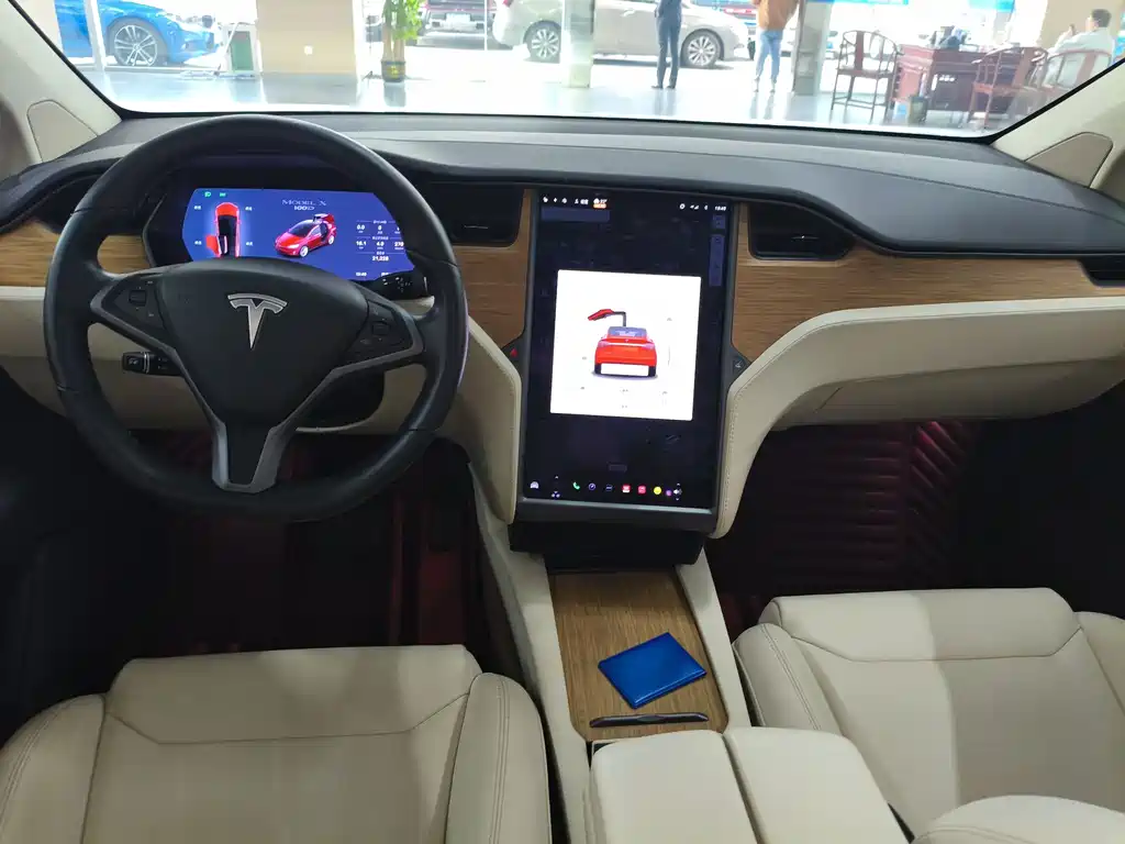 TESLA MODEL X